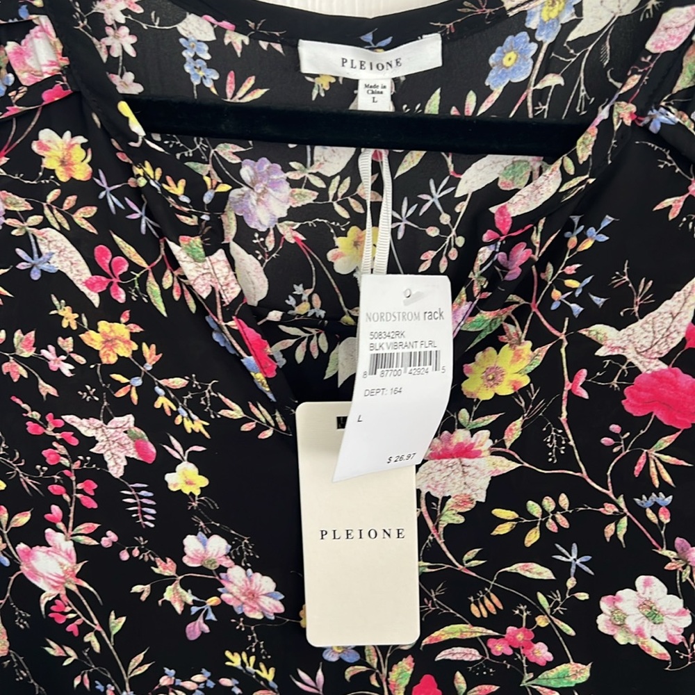 NWT Pleione Floral top Size Large - Picture 2 of 7